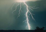 LED顯示屏如何防雷電？